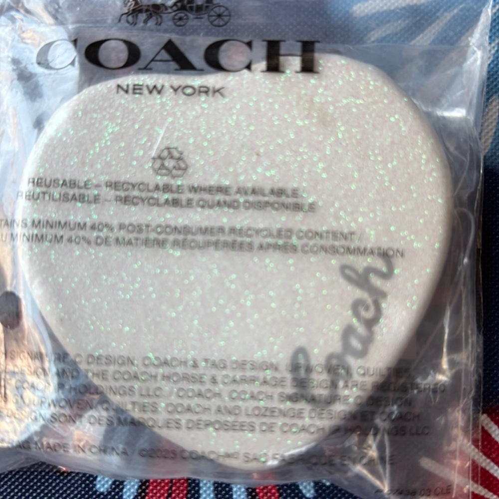🪞🤍🪞Coach Glittery White Heart Compact Mirror 🪞🤍🪞 NWT 🪞🤍🪞 - Picture 2 of 16